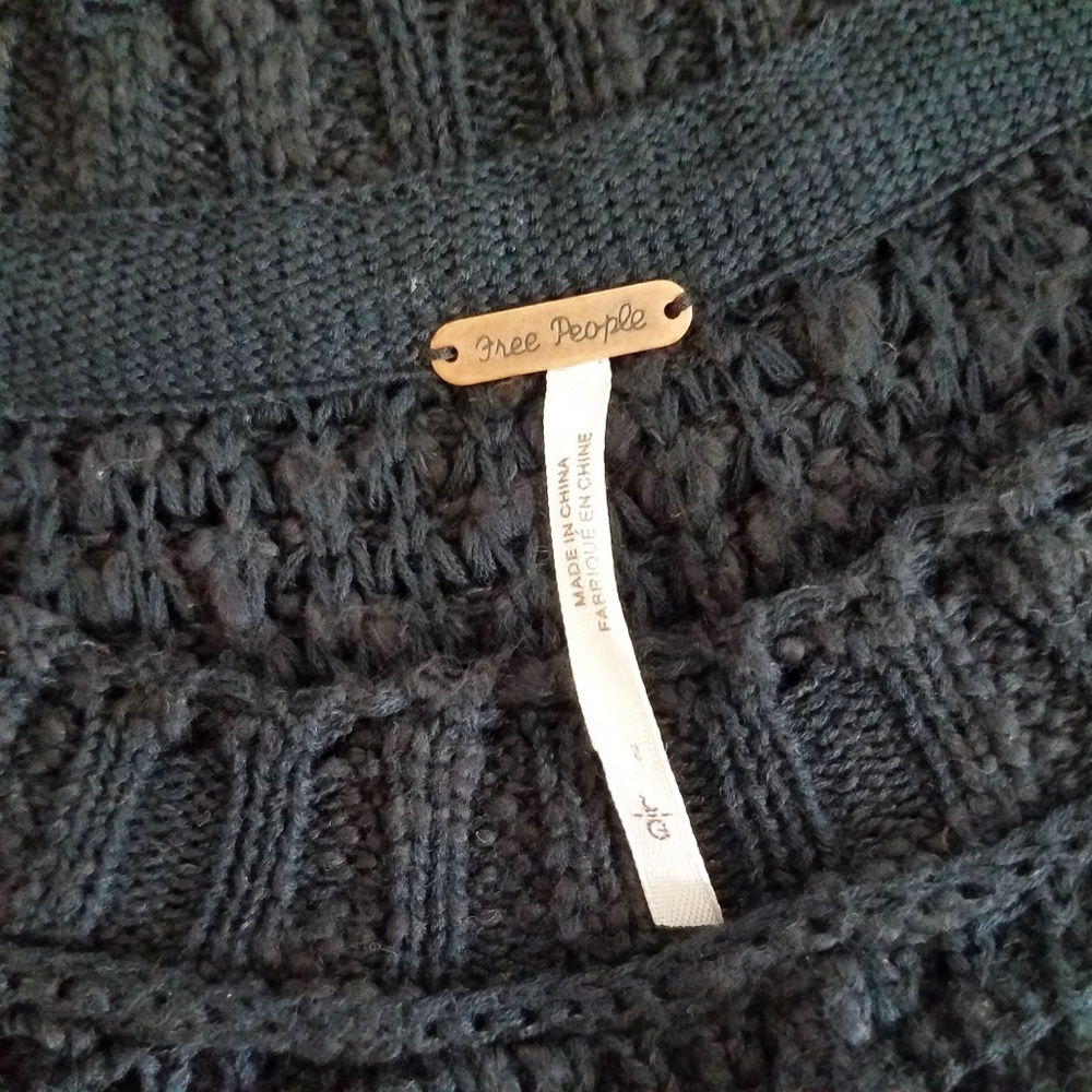 FREE PEOPLE Black Chunky Long Sleeve Crop Sweater - Picture 4 of 4